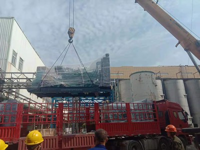 湖南工程一台800KW康明斯发电机组调试现场